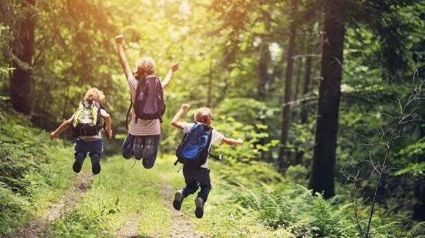 10 λόγοι που τα παιδιά πρέπει να παίζουν στη φύση!